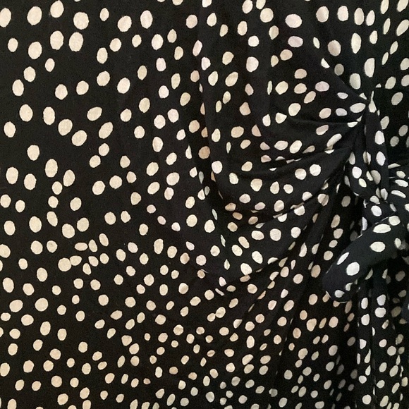 Thyme Maternity Black and White Wrap Midi Dress with Scoop Neck - Picture 4 of 11